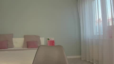 Snapshot of flooora_0 chatting on October 18, 12:46 am Mona online show from October 18, 12:46 am