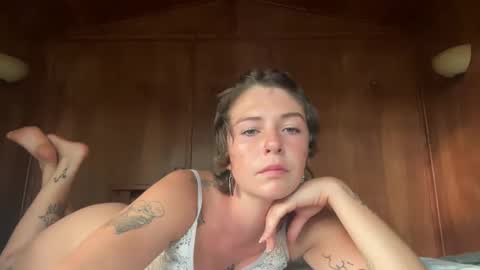 Snapshot of flowergirl448844 chatting on January 26, 3:27 am Flowergirl online show from January 26, 3:27 am