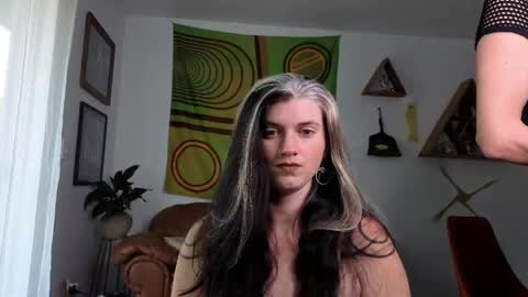 forestdarling online show from June 1, 10:10 pm