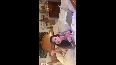 forever34andfun online show from February 22, 3:45 am