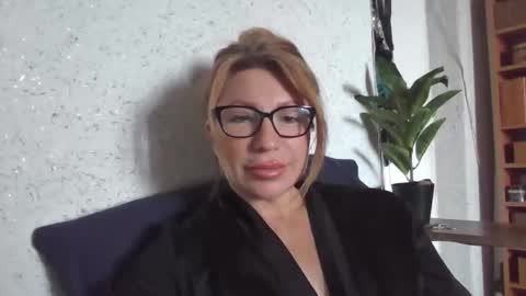 fox_red_lady7 online show from March 9, 9:24 am