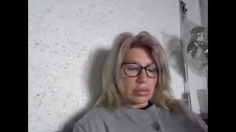 fox_red_lady7 online show from April 8, 7:43 am