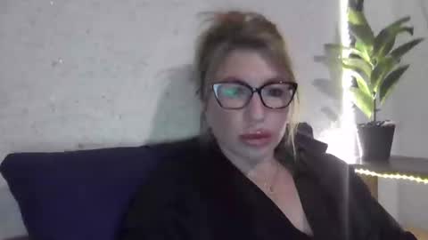 fox_red_lady7 online show from March 9, 7:26 pm