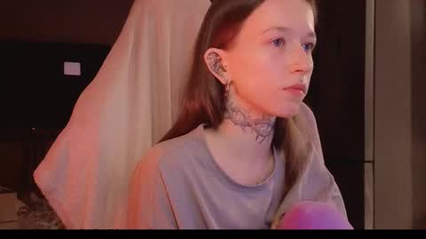 fran_bow online show from February 10, 3:42 am