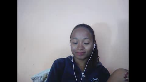 Snapshot of francine925426 chatting on October 23, 12:22 pm francine925426 online show from October 23, 12:22 pm