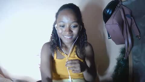 Snapshot of francine925426 chatting on October 22, 12:26 am francine925426 online show from October 22, 12:26 am