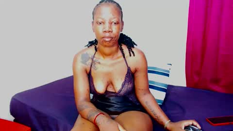 FreakyScarlet00 online show from November 10, 5:57 am