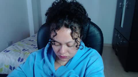 Snapshot of freud_x_louise1 chatting on January 6, 4:04 am Louise  online show from January 6, 4:04 am