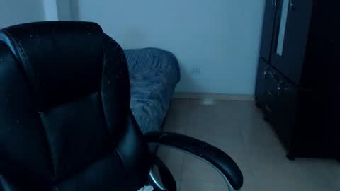 Snapshot of freud_x_louise1 chatting on September 15, 12:08 am Louise  online show from September 15, 12:08 am