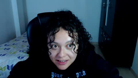 Snapshot of freud_x_louise1 chatting on January 17, 5:21 am Louise  online show from January 17, 5:21 am