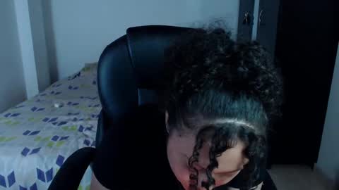Snapshot of freud_x_louise1 chatting on March 5, 4:24 am Louise  online show from March 5, 4:24 am