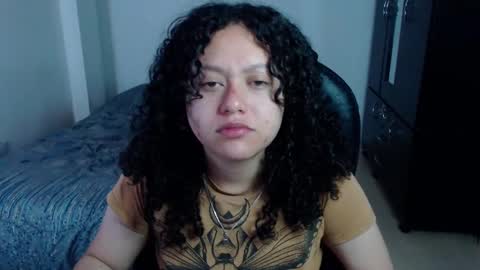 Snapshot of freud_x_louise1 chatting on December 7, 6:54 am Louise  online show from December 7, 6:54 am