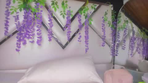 Freya online show from April 19, 3:50 am