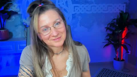 Frida Tander online show from February 3, 7:10 pm