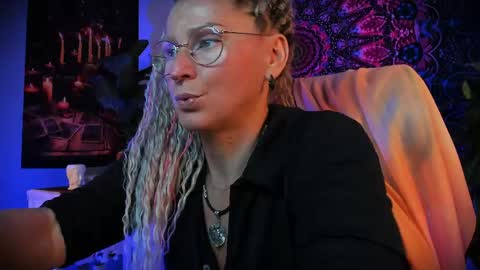 Frida Tander online show from June 5, 5:33 am