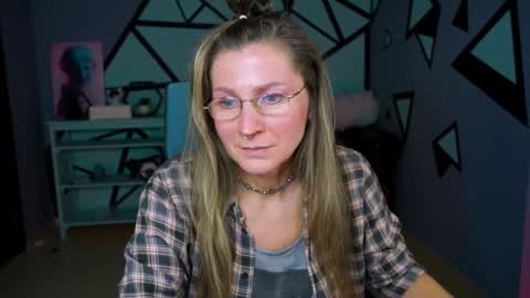 Frida Tander online show from December 9, 9:06 am