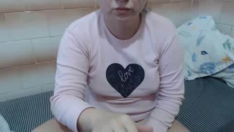 Snapshot of fuck_my_face chatting on December 18, 6:21 am Ella online show from December 18, 6:21 am