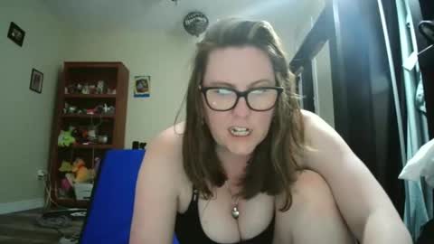 fuzzypeaches87 online show from May 23, 3:05 am