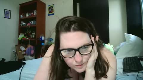 fuzzypeaches87 online show from May 15, 9:39 pm