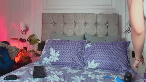 GabyEvans online show from April 11, 12:20 pm