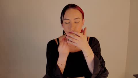 GIA WHITE Independet  online show from March 25, 5:11 am