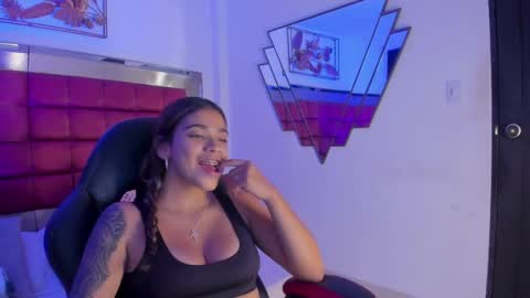 Gia  online show from April 11, 6:33 pm