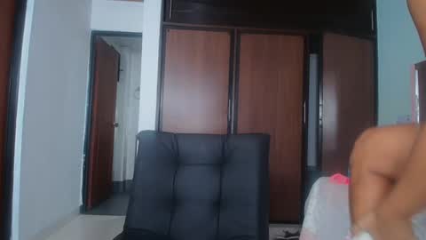 Snapshot of gigimiler8 chatting on October 7, 11:42 pm Sharlotte online show from October 7, 11:42 pm
