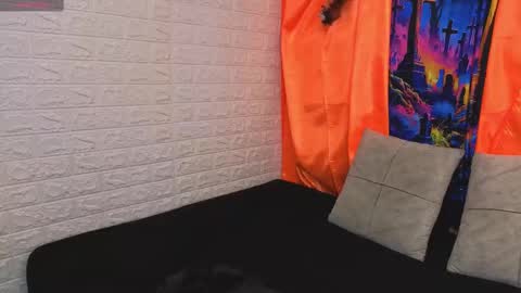 gigirose_ online show from October 6, 10:25 pm