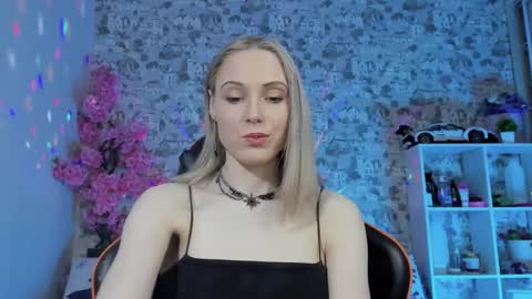 Gina online show from April 18, 1:19 am