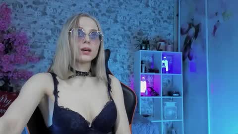 Gina online show from March 27, 8:26 am