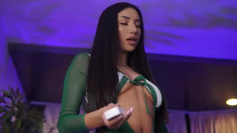 Gina online show from April 8, 8:00 pm