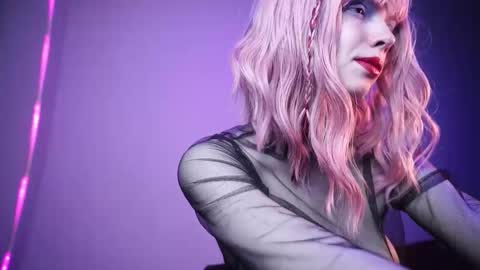        im expecting 350 thumbs up on my altar   online show from February 26, 10:31 pm