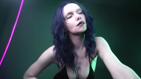        im expecting 350 thumbs up on my altar   online show from March 3, 10:16 pm