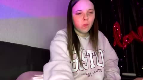 girl_shy07 online show from February 24, 7:01 pm