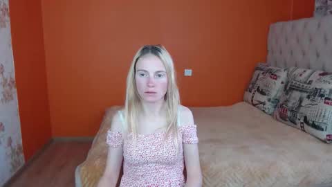 Snapshot of girl_summer97 chatting on October 19, 10:39 am Katia online show from October 19, 10:39 am