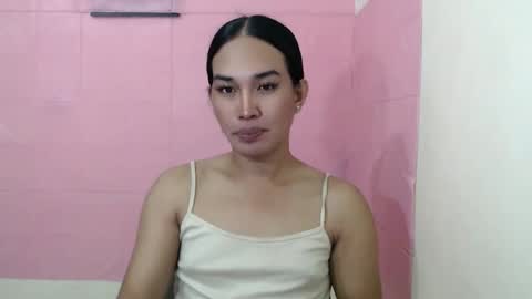 Rhaine online show from December 7, 4:42 am