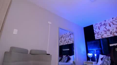     online show from March 25, 11:13 am