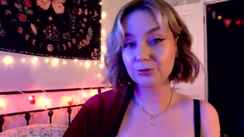 givemesweetdreams online show from November 21, 1:18 am