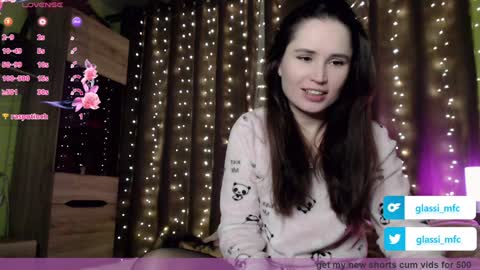 glassi online show from January 21, 8:00 pm