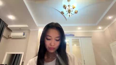 Mia online show from March 3, 5:30 pm