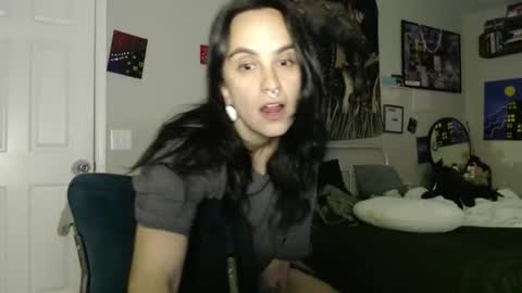 Snapshot of glitterspace chatting on October 23, 4:07 am anna online show from October 23, 4:07 am