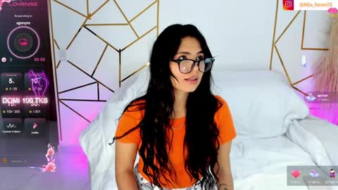 Snapshot of goddess_mia2 chatting on December 30, 4:31 am Mia online show from December 30, 4:31 am