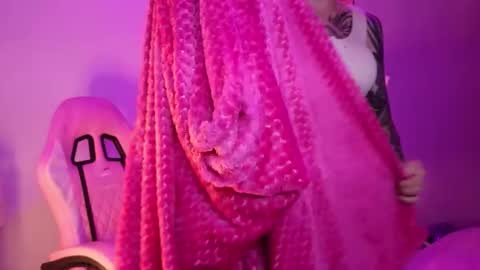 vee online show from December 17, 3:44 am