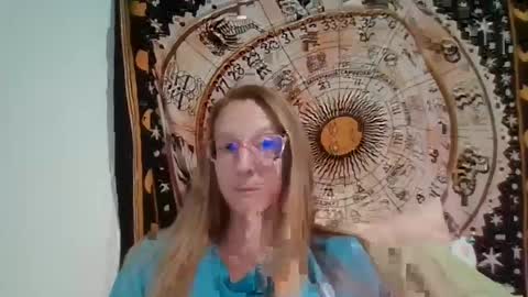 Snapshot of goddesschloexo chatting on October 1, 3:00 am GoddessChloexo online show from October 1, 3:00 am