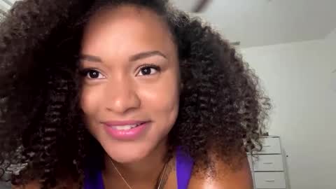 Snapshot of goldenpuss95 chatting on October 2, 2:49 am GoldenPuss online show from October 2, 2:49 am