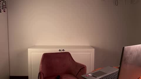 Snapshot of goldydee chatting on September 12, 10:06 pm Dee online show from September 12, 10:06 pm