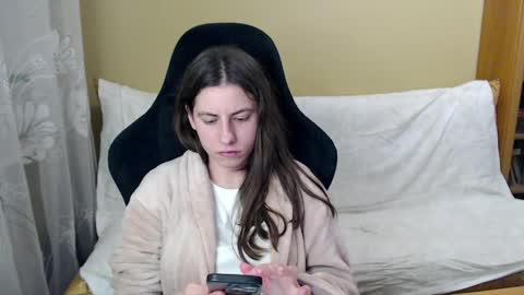 Elizabeth Effie online show from June 4, 5:39 pm