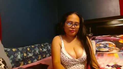 Snapshot of gorgeouslyn09 chatting on October 15, 10:01 pm gorgeouslyn09 online show from October 15, 10:01 pm