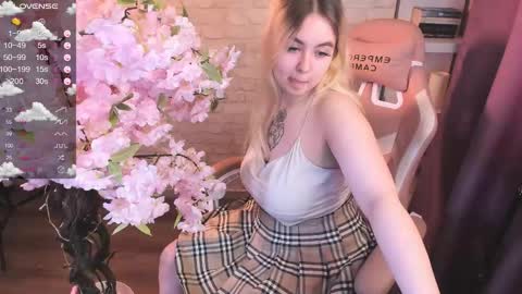 Lina 3 online show from May 31, 6:09 pm