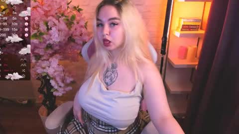 Lina 3 online show from May 21, 1:53 pm